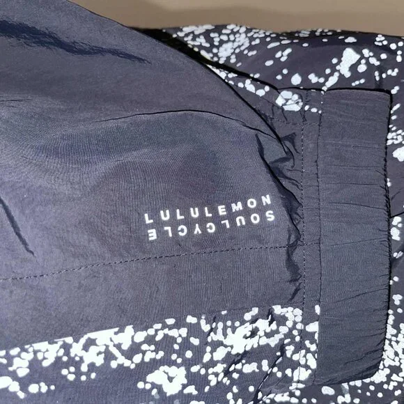 LULULEMON Ride & Reflect Cape/Jacket REFLECTIVE - Very Excellent Condition - Picture 16 of 16